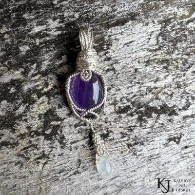 Oval amethyst with freely-hanging moonstone drop.