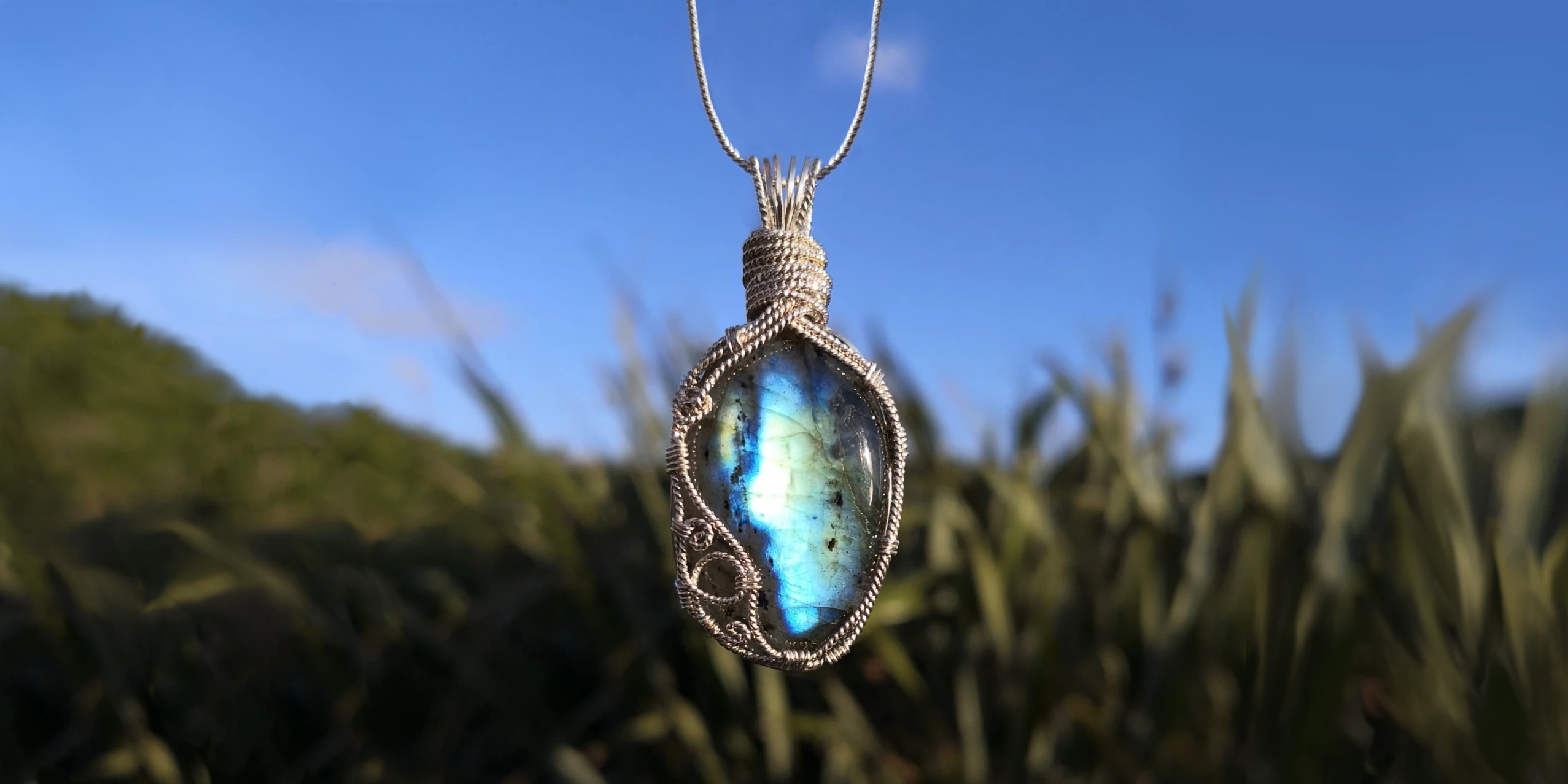 Spiritual healing crystals and gemstones from New Zealand and worldwide, handmade and wire-wrapped in sterling silver 925, 9ct gold, 14k gold-filled and coated copper
